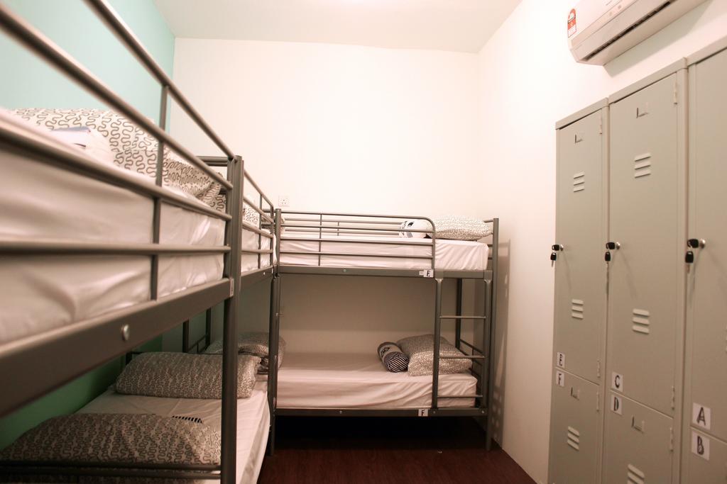 Roof Talk Theme Hostel Johor Bahru Zimmer foto
