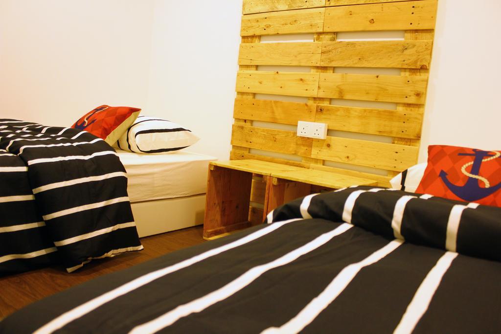 Roof Talk Theme Hostel Johor Bahru Zimmer foto