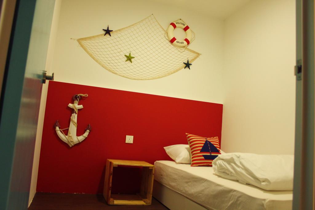 Roof Talk Theme Hostel Johor Bahru Zimmer foto