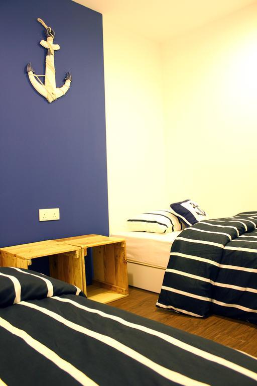 Roof Talk Theme Hostel Johor Bahru Zimmer foto
