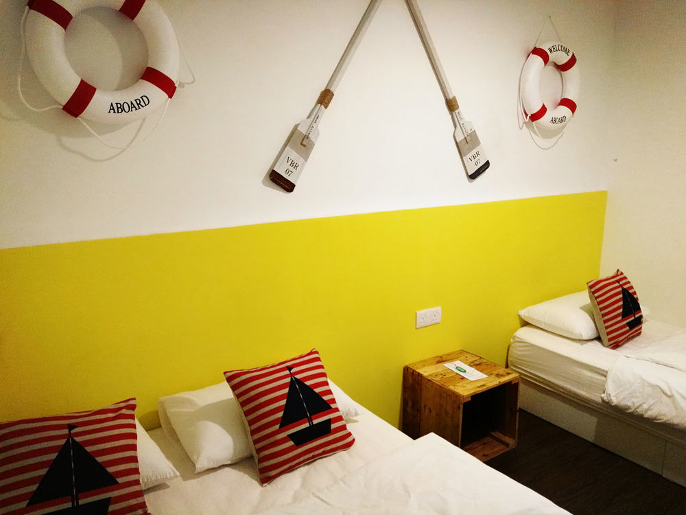 Roof Talk Theme Hostel Johor Bahru Exterior foto