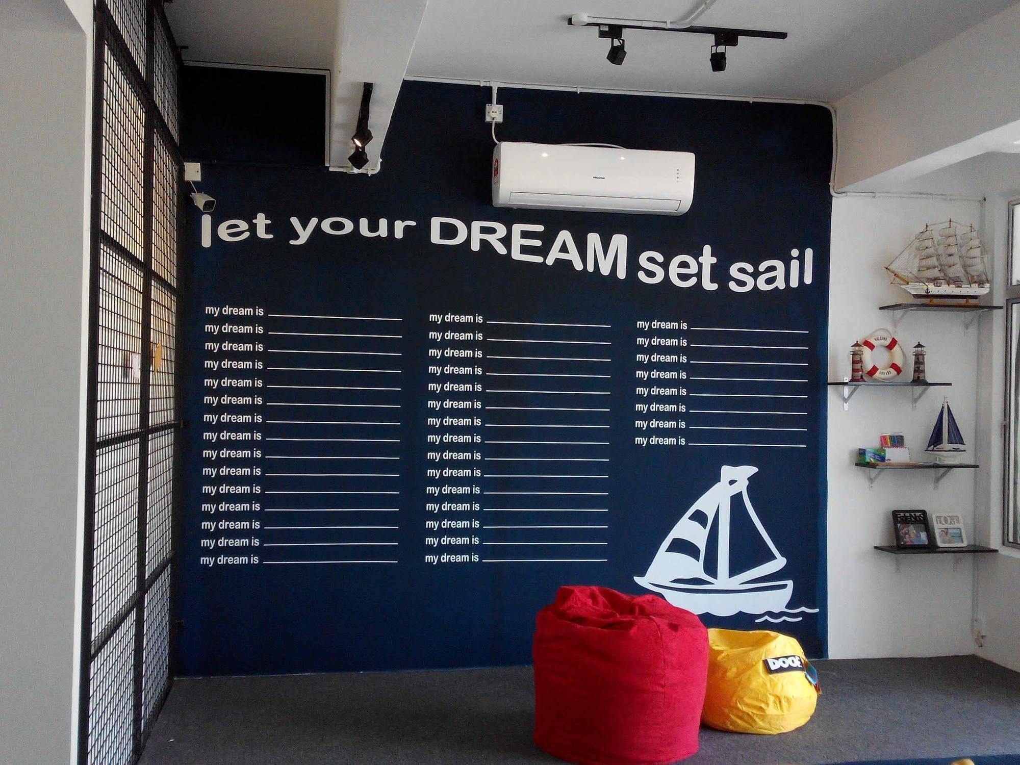 Roof Talk Theme Hostel Johor Bahru Exterior foto